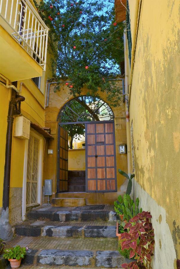 B&B Il Melograno Antico Con Terrazza E Giardino Agrigento Exterior photo