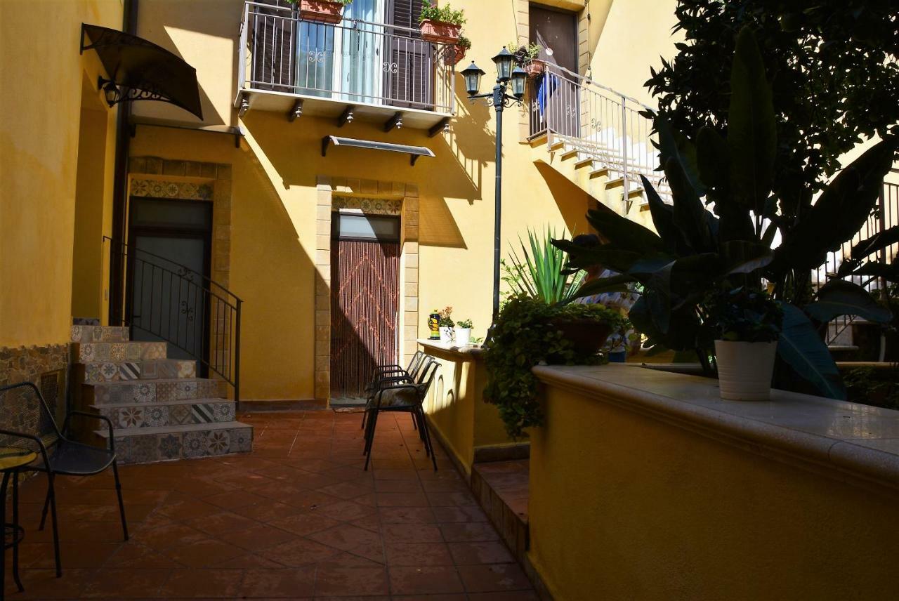 B&B Il Melograno Antico Con Terrazza E Giardino Agrigento Exterior photo