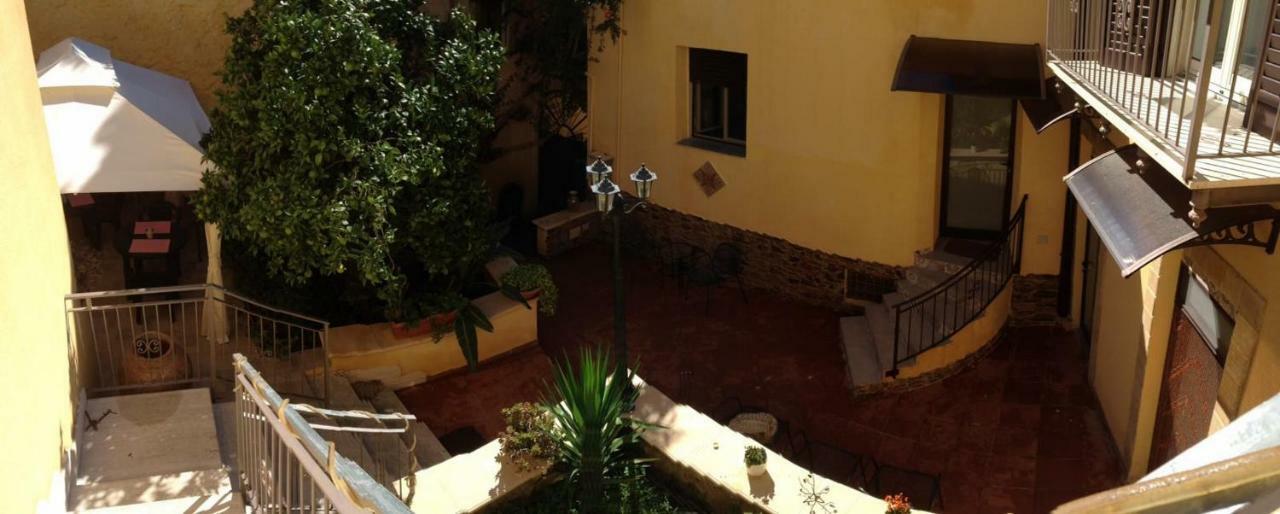 B&B Il Melograno Antico Con Terrazza E Giardino Agrigento Exterior photo